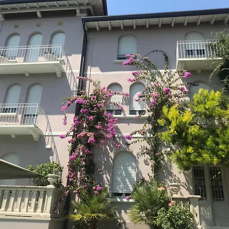 Jugendstilvilla Mit Pool In Gardone Riviera, Gardasee *
